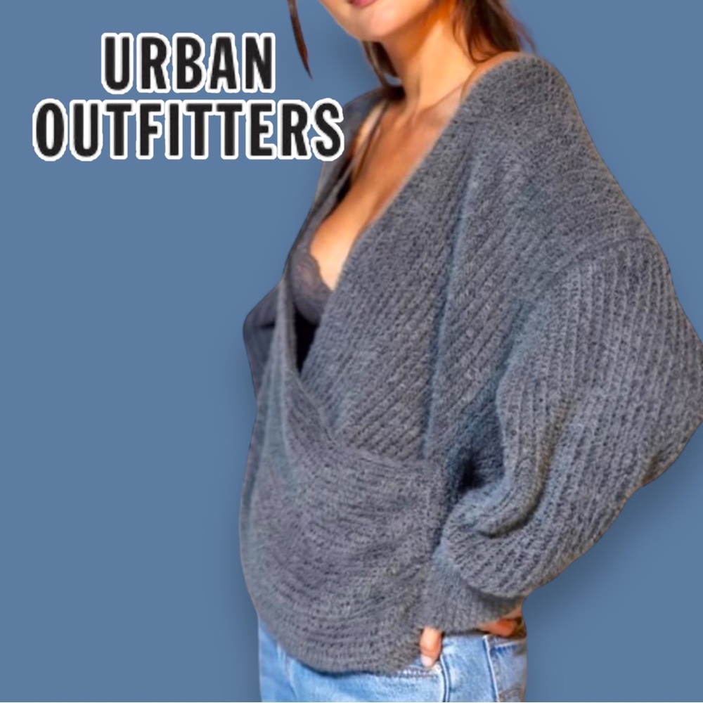 ⭐️HP!⭐️ EUC Urban Outfitters Cross Body Fuzzy Ribbed Sweater in Grey. Size Small - Picture 2 of 13